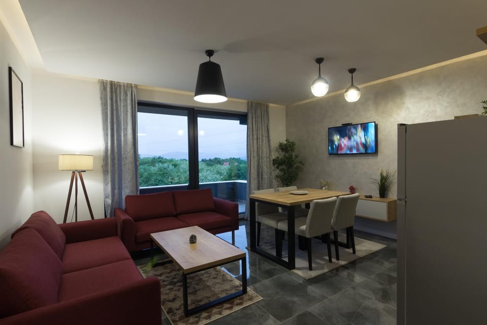 TV and multimedia, Living room, Seating area, Dining area