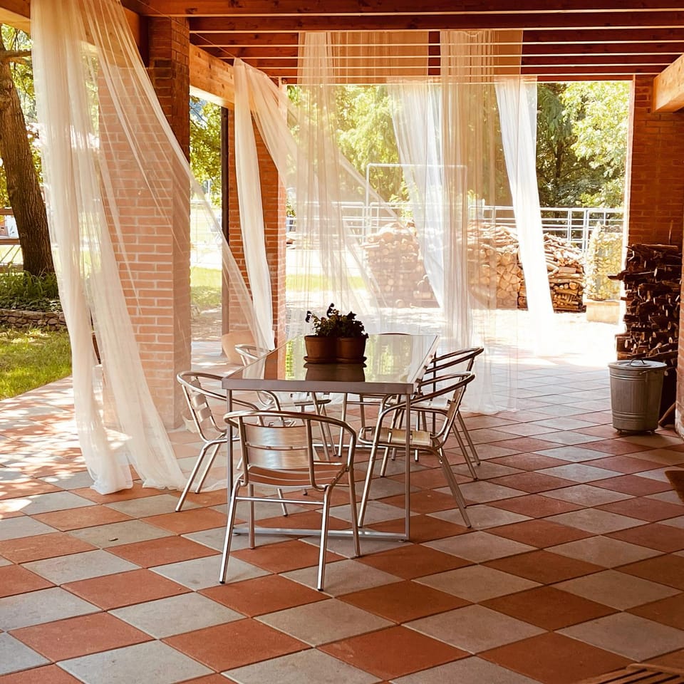 Patio, Dining area