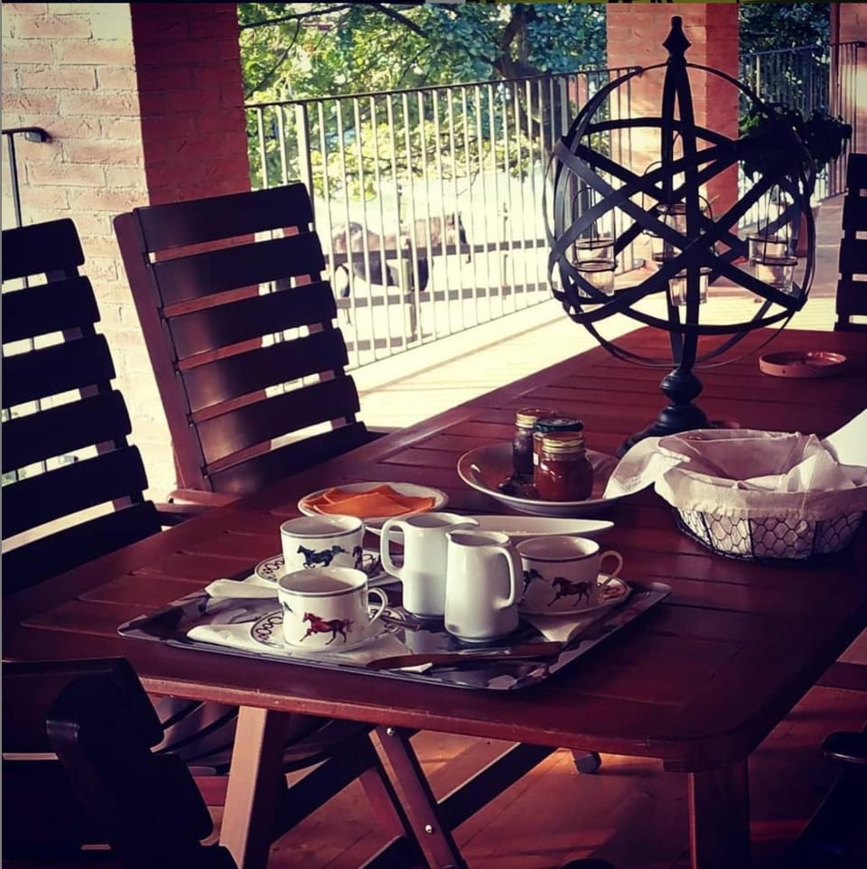 Coffee/tea facilities, Breakfast