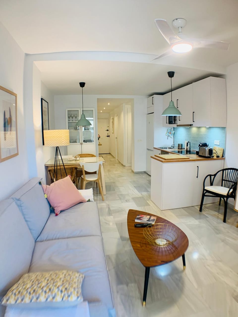 Kitchen or kitchenette, Living room, Photo of the whole room, Dining area