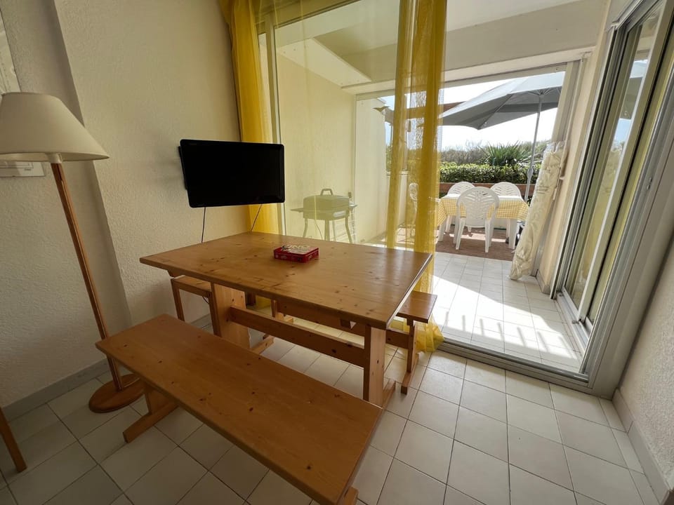 Communal lounge/ TV room, TV and multimedia, Balcony/Terrace