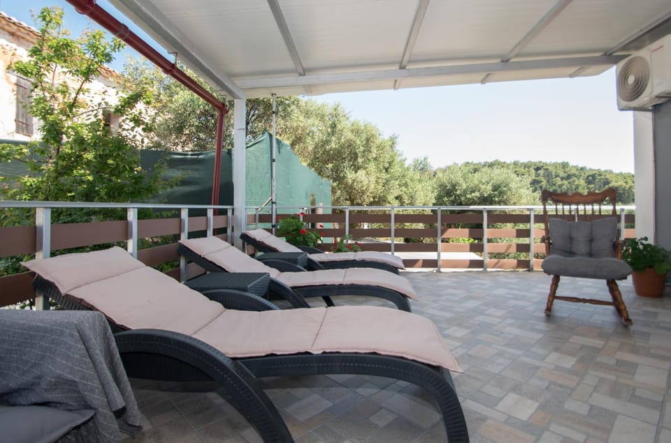 Balcony/Terrace, sunbed
