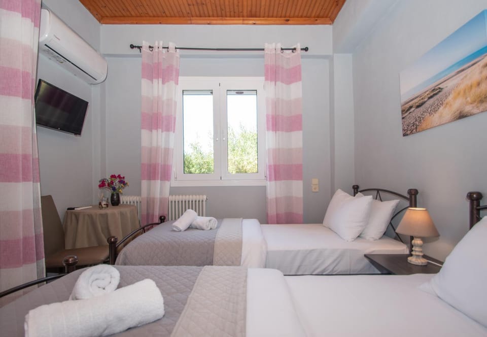 Bed, Photo of the whole room, air conditioner