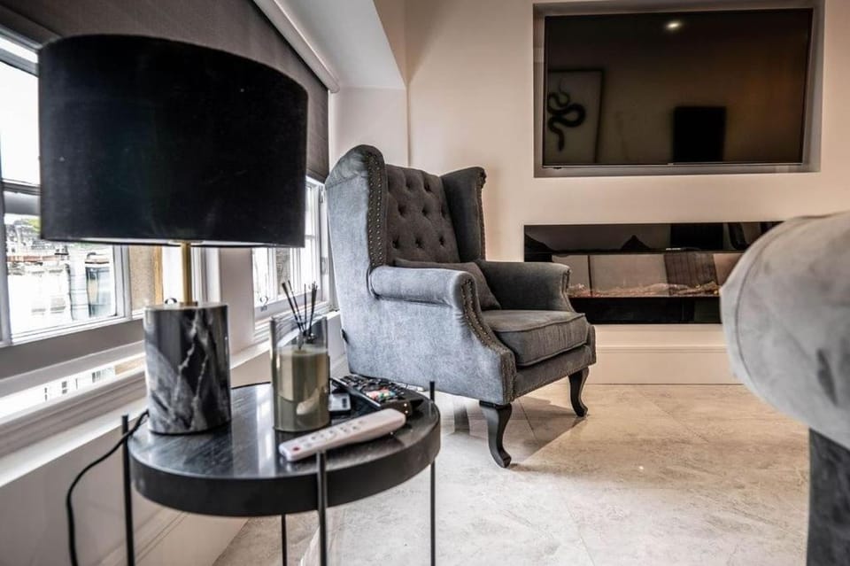 Boutique 2BR On Royal Mile - Freestanding Bathtub Apartment in Edinburgh