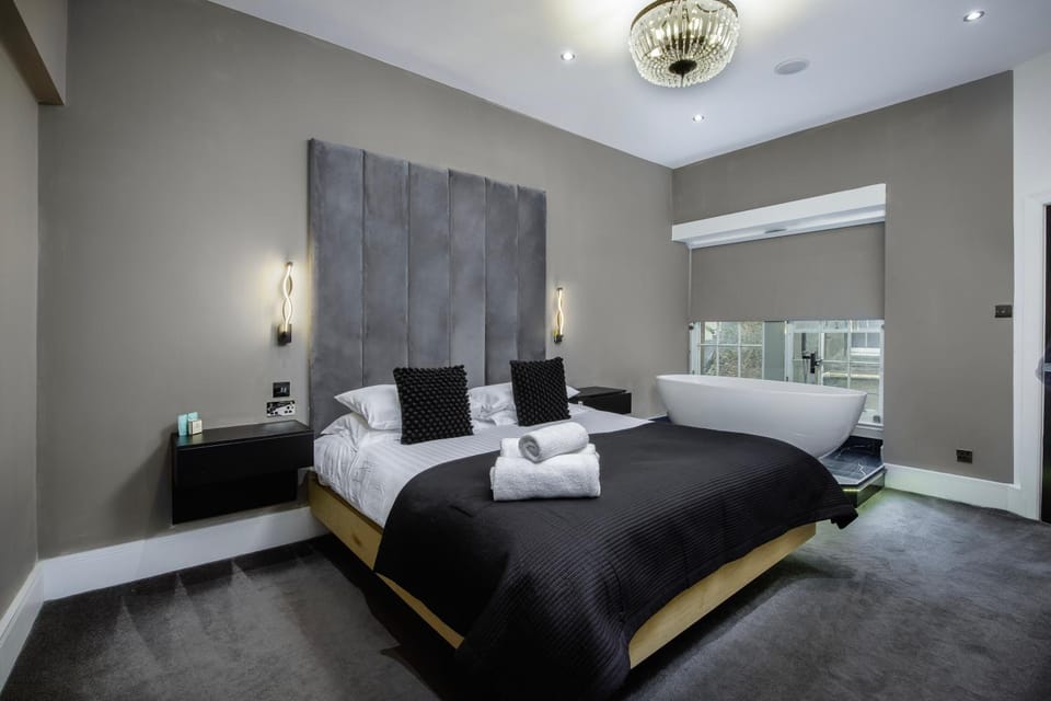 Bed, Bedroom, towels