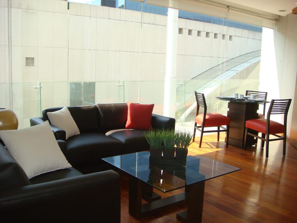 View (from property/room), Balcony/Terrace, Living room