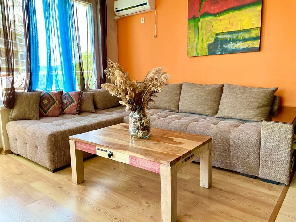 Europe Holiday Apartments First Sea Line Coast Apartment in Pomorie
