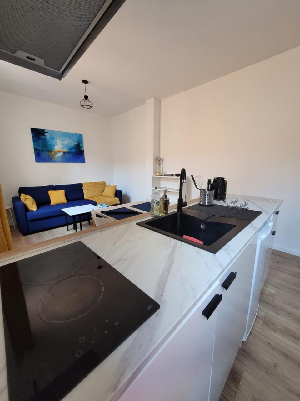 Kitchen or kitchenette, Living room, stove