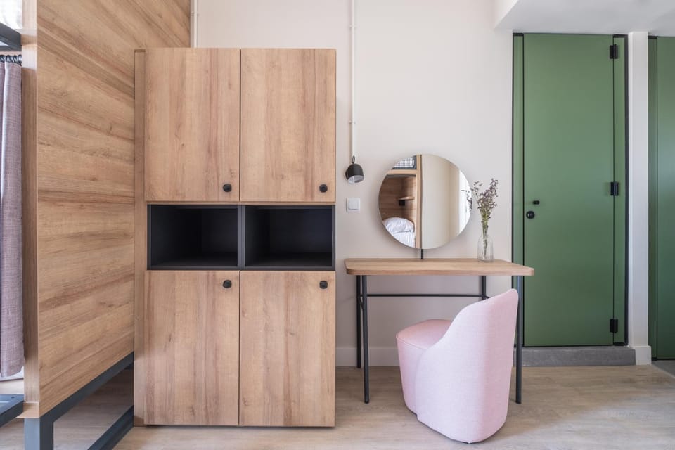 Bedroom, bunk bed, microwave