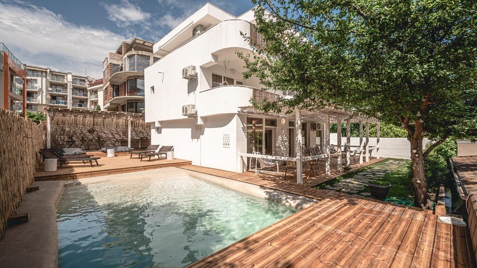 Property building, Swimming pool
