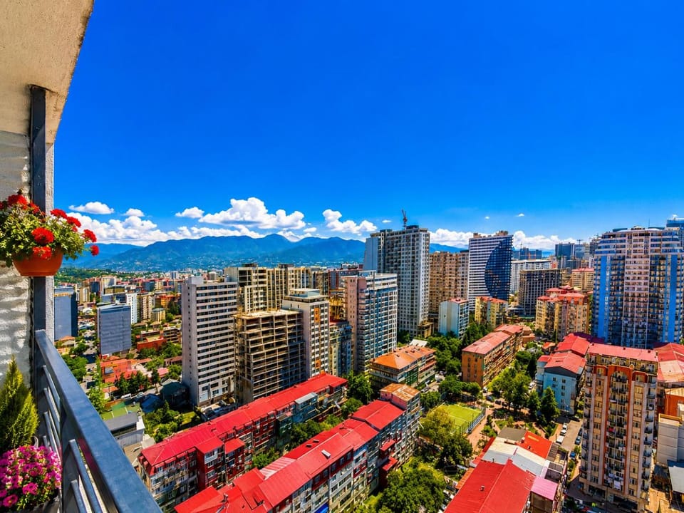 Property building, Nearby landmark, Day, Neighbourhood, Natural landscape, Bird's eye view, City view, Sea view, Street view, Location