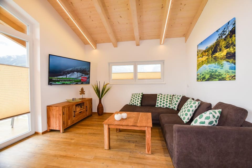 Communal lounge/ TV room, TV and multimedia, Living room