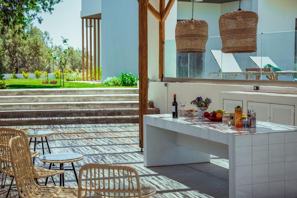 Patio, Garden, Internal: Not applicable to any particular room