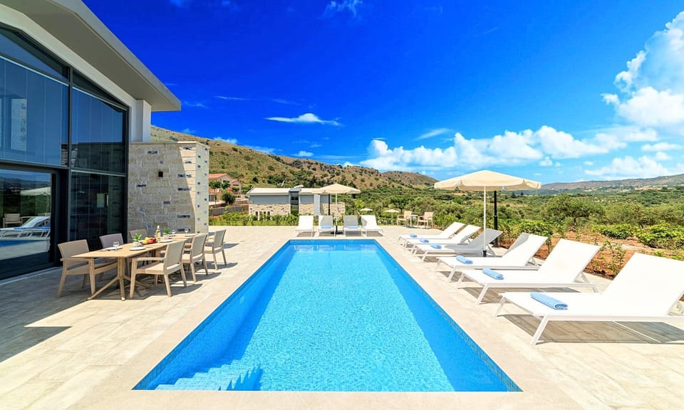 Patio, Day, Natural landscape, Mountain view, Pool view, Swimming pool, sunbed