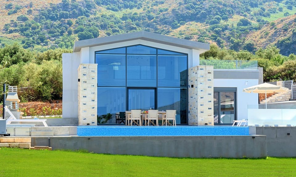 Property building, Patio, Spring, Day, Natural landscape, Mountain view, Pool view, Swimming pool, sunbed
