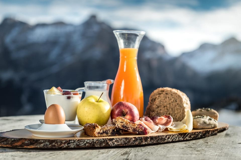 Continental breakfast, Buffet breakfast, Italian breakfast