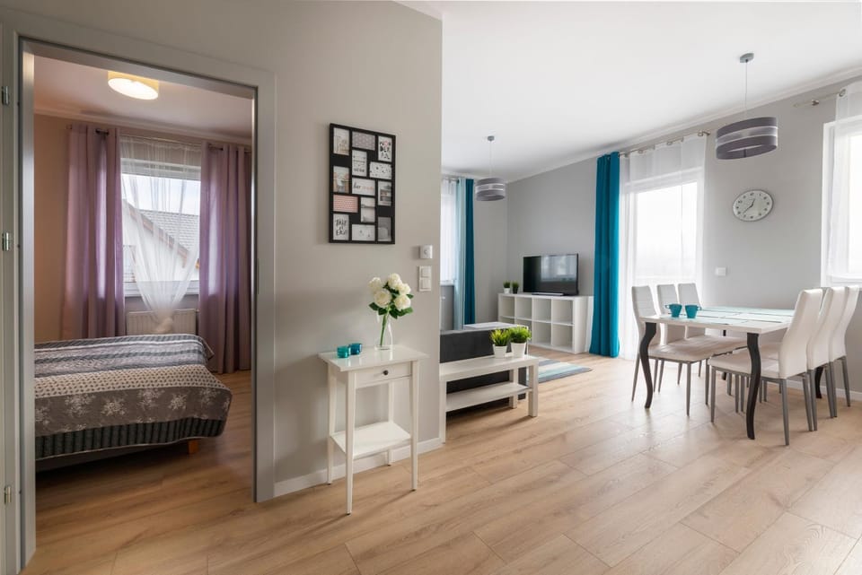 Apartament Liliowa 4 z tarasem Apartment in Lower Silesian Voivodeship