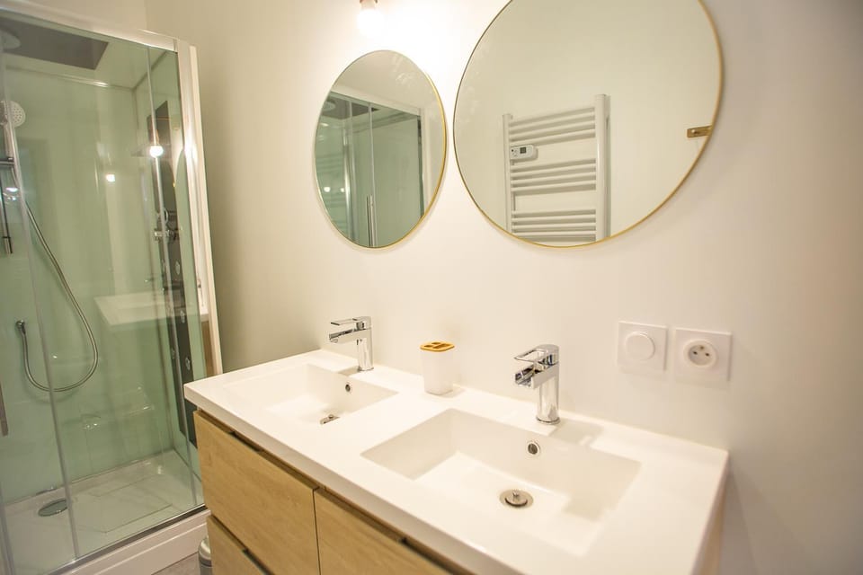 Shower, Bathroom, towels