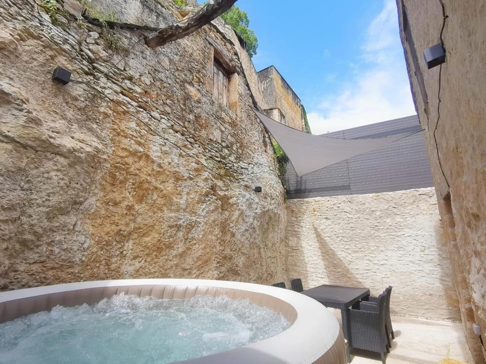 Patio, Natural landscape, Hot Tub