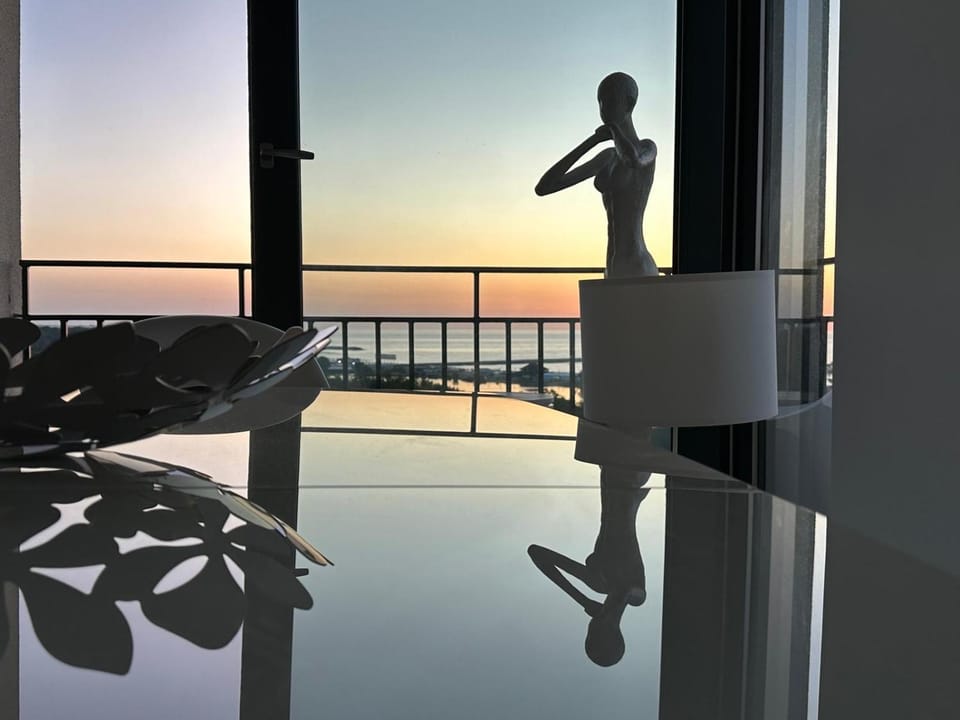 People, Natural landscape, View (from property/room), Balcony/Terrace, Sea view, Sunrise, Sunset, group of guests
