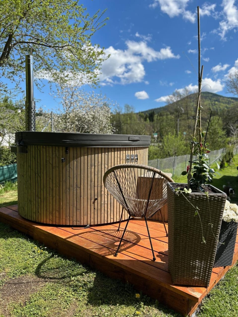 Garden, Hot Tub