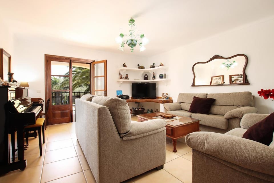 Communal lounge/ TV room, Living room