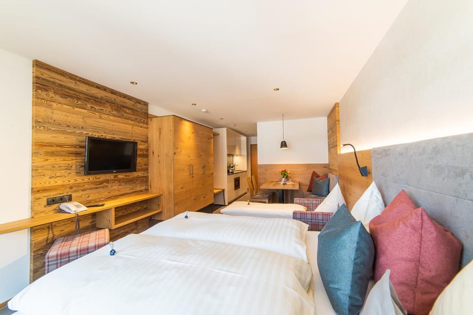 Photo of the whole room, Seating area