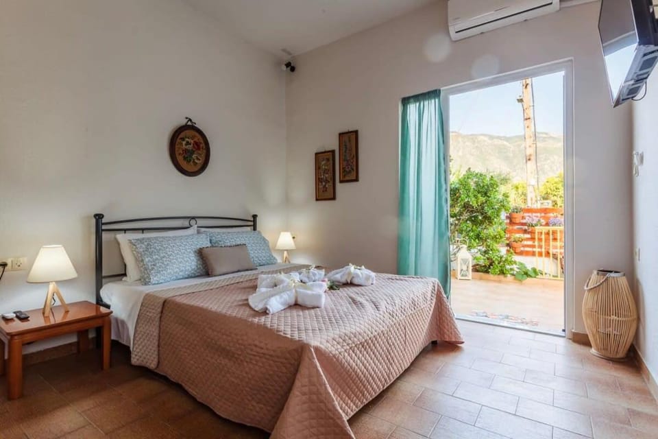 Bed, Bedroom, towels, air conditioner