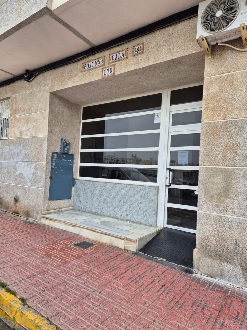 Facade/entrance