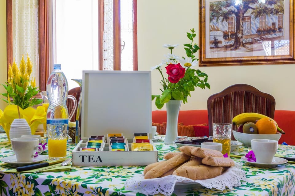 Food and drinks, Food, Breakfast, Continental breakfast, Buffet breakfast, Drinks