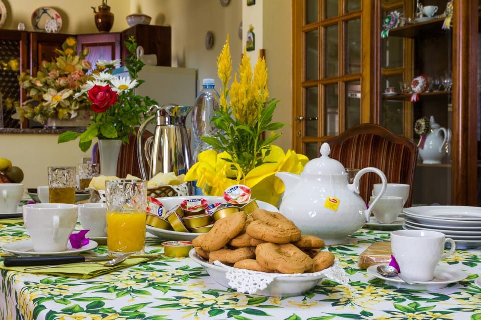 Food and drinks, Food, Breakfast, Continental breakfast, Buffet breakfast, Italian breakfast, American breakfast, Drinks