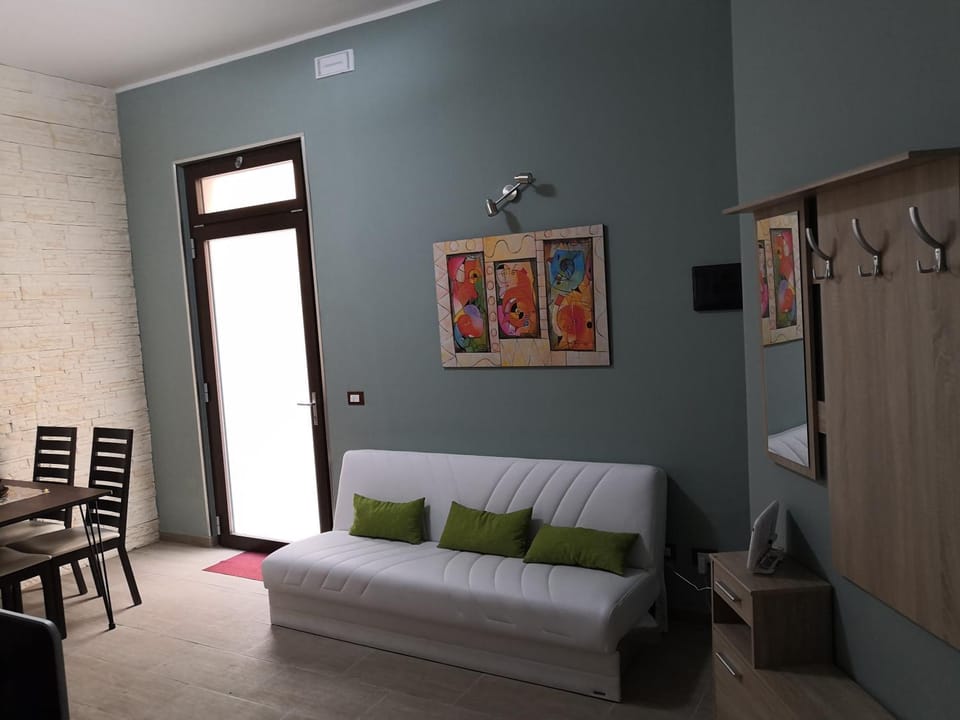 Communal lounge/ TV room, Kitchen or kitchenette