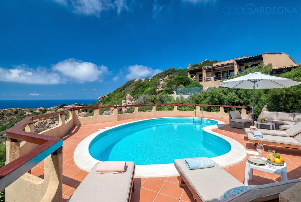 Costa Paradiso villa con piscina indipendente e vista mare per 6 persone Villa in Sardinia