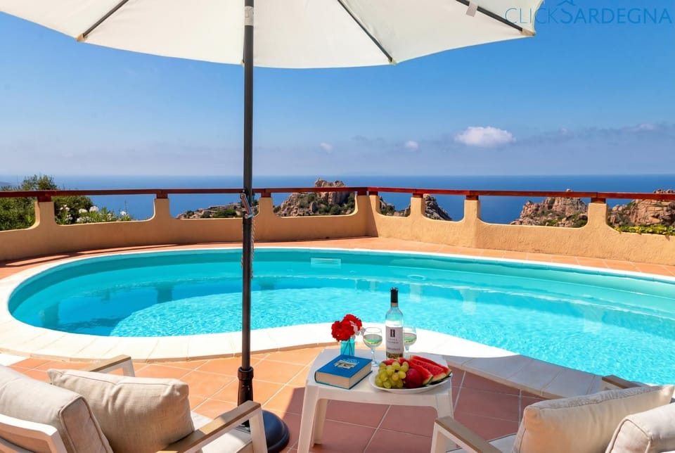 Costa Paradiso villa con piscina indipendente e vista mare per 6 persone Villa in Sardinia