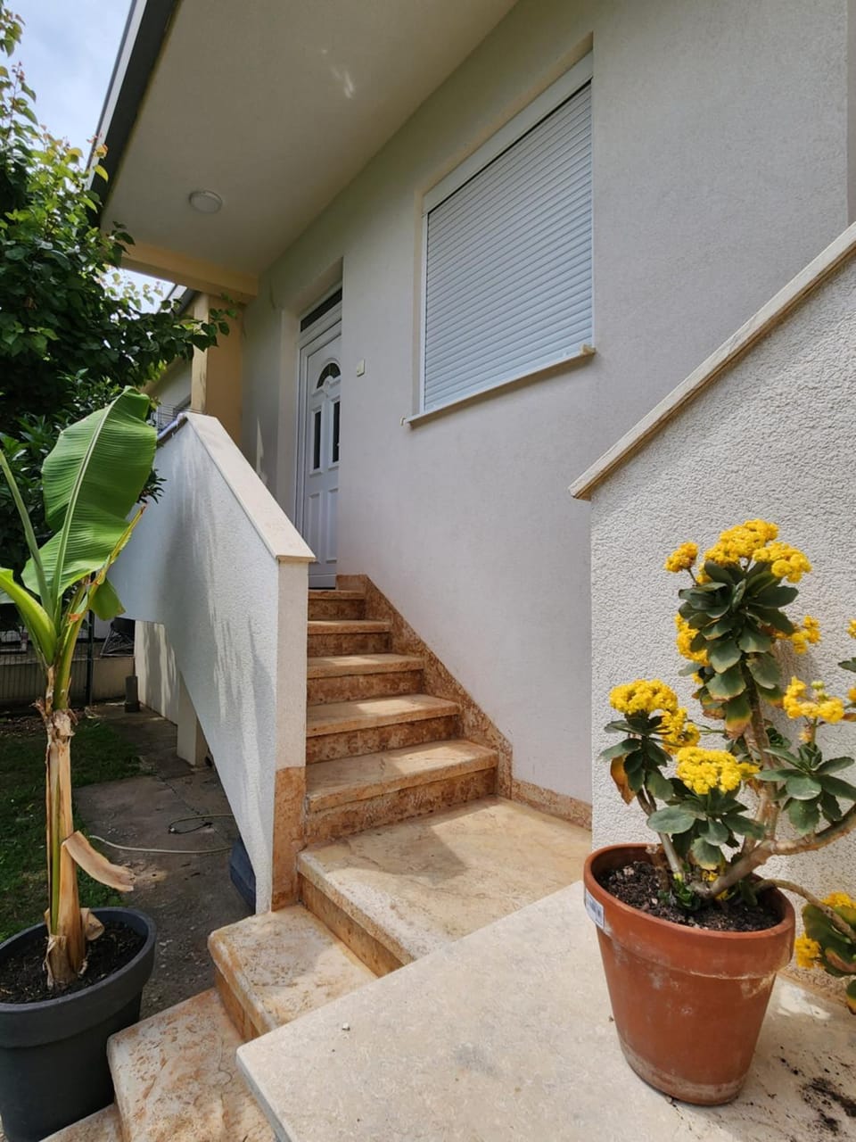 Facade/entrance