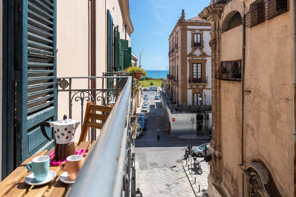 Celestre all'Alloro by DomuSicily Apartment in Palermo