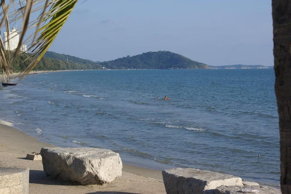 Sammy Seaview Mae ramphueng Beach Front Homestay Apartment แซมมี่ ซีวิว ที่พักวิวทะเลหน้าหาดแม่รำพึง Apartment in Thailand