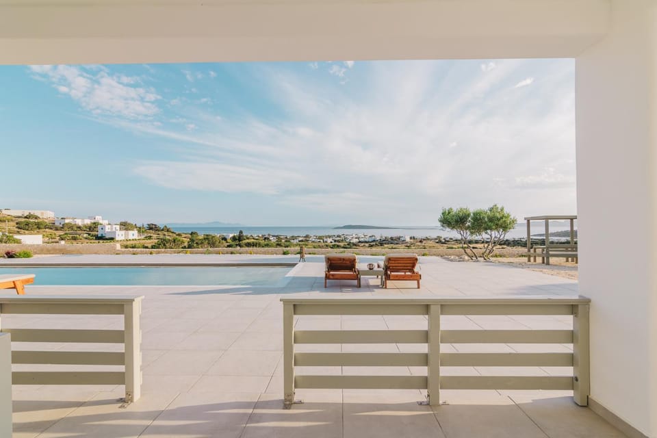 Natural landscape, Balcony/Terrace, Seating area, Dining area, Pool view, Sea view, Swimming pool, sunbed