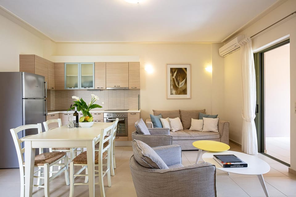 Kitchen or kitchenette, Living room, Dining area