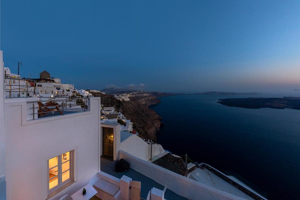 Calderas Hug & Panoramic Sea View - 3 Lux Suites Villa in Imerovigli