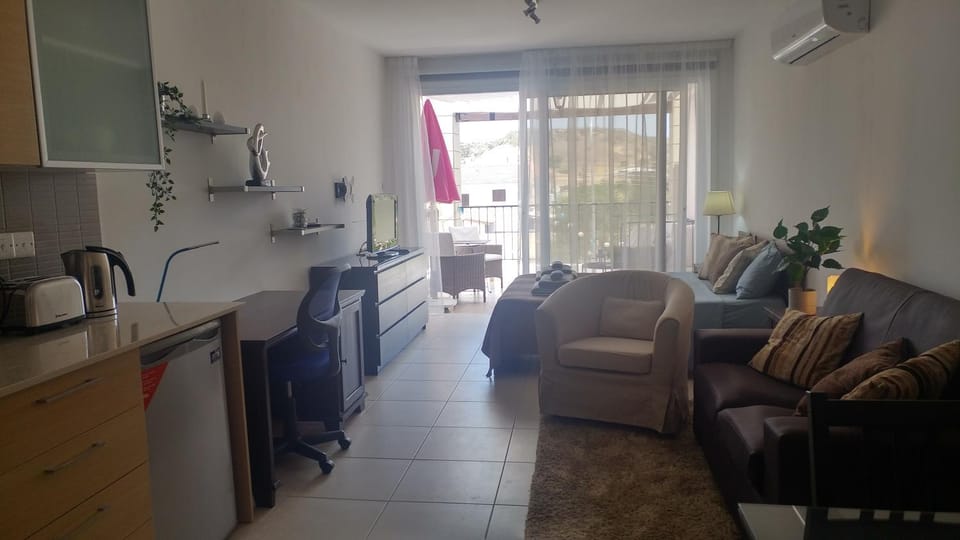 Kitchen or kitchenette, Living room, Seating area, air conditioner