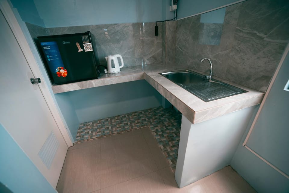 Kitchen or kitchenette, Communal kitchen