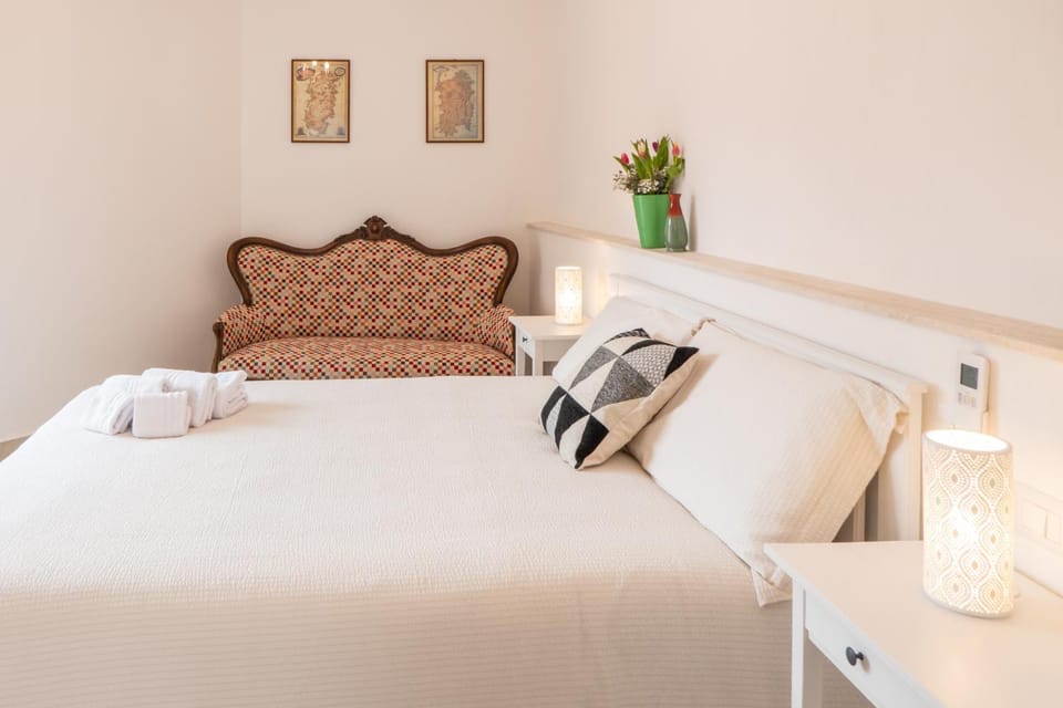 Bed, Day, Night, Property logo or sign, Other, Photo of the whole room, Decorative detail, Decorative detail, Bedroom, Quiet street view, furniture, towels, air conditioner