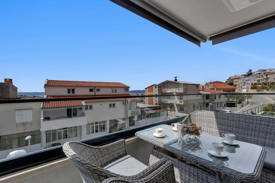Balcony/Terrace, City view, Street view