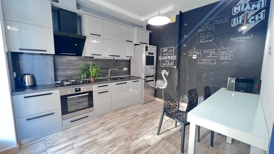 Kitchen or kitchenette, Dining area, stove