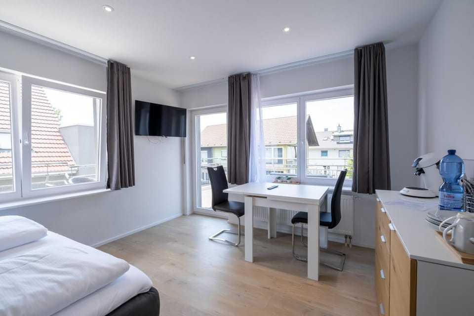 Bed, Photo of the whole room, Seating area, Dining area, Bedroom, hair dresser