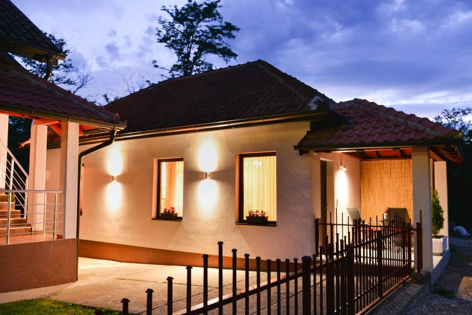 Property building, Garden, Balcony/Terrace