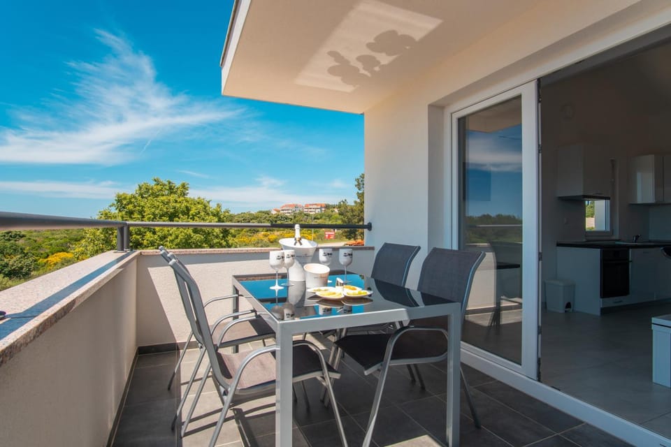 Balcony/Terrace, Garden view