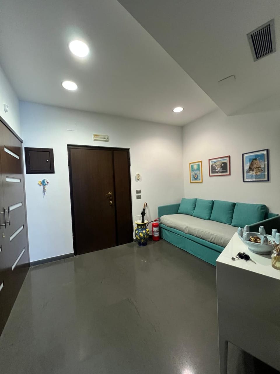 Living room, Photo of the whole room, Seating area