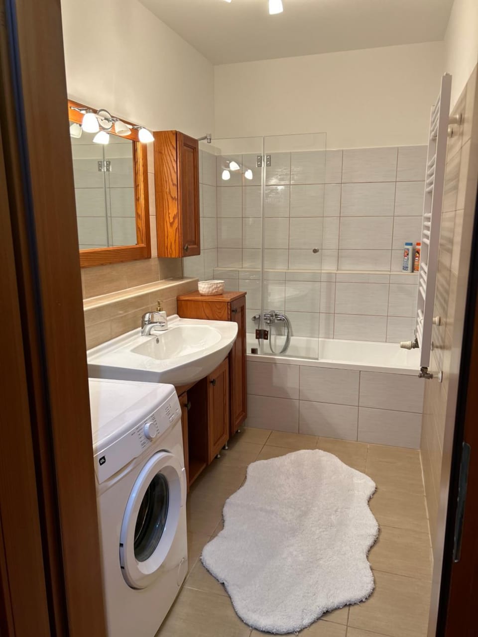 Shower, Bathroom, Bath, towels, washing machine